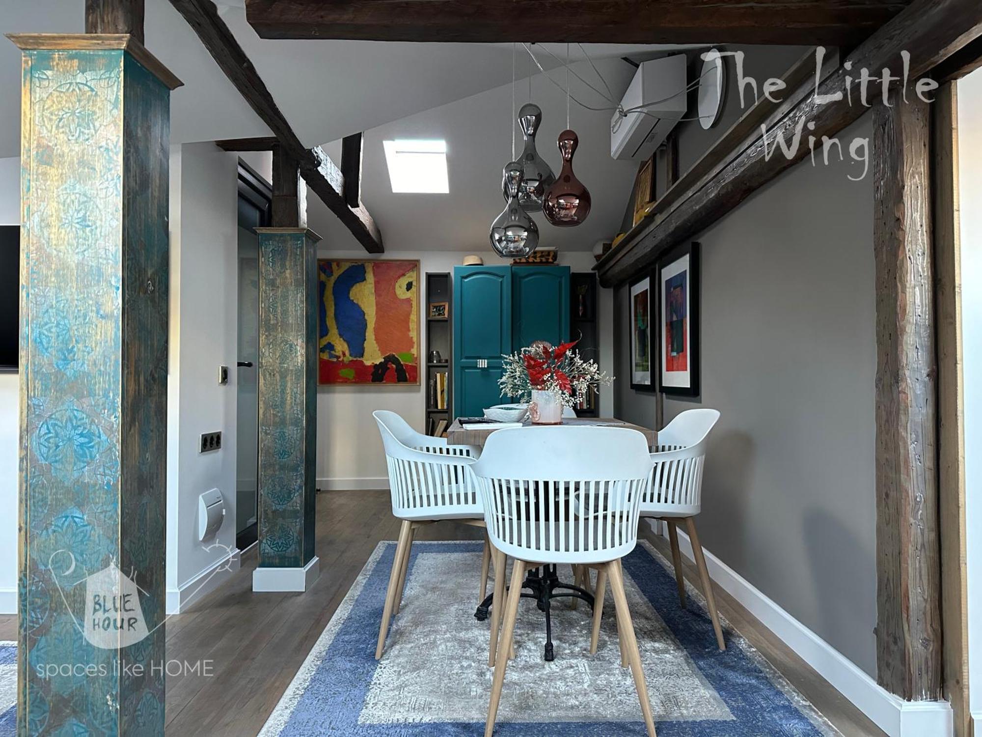 пространства за гости синият час - Little Wing Apartment
