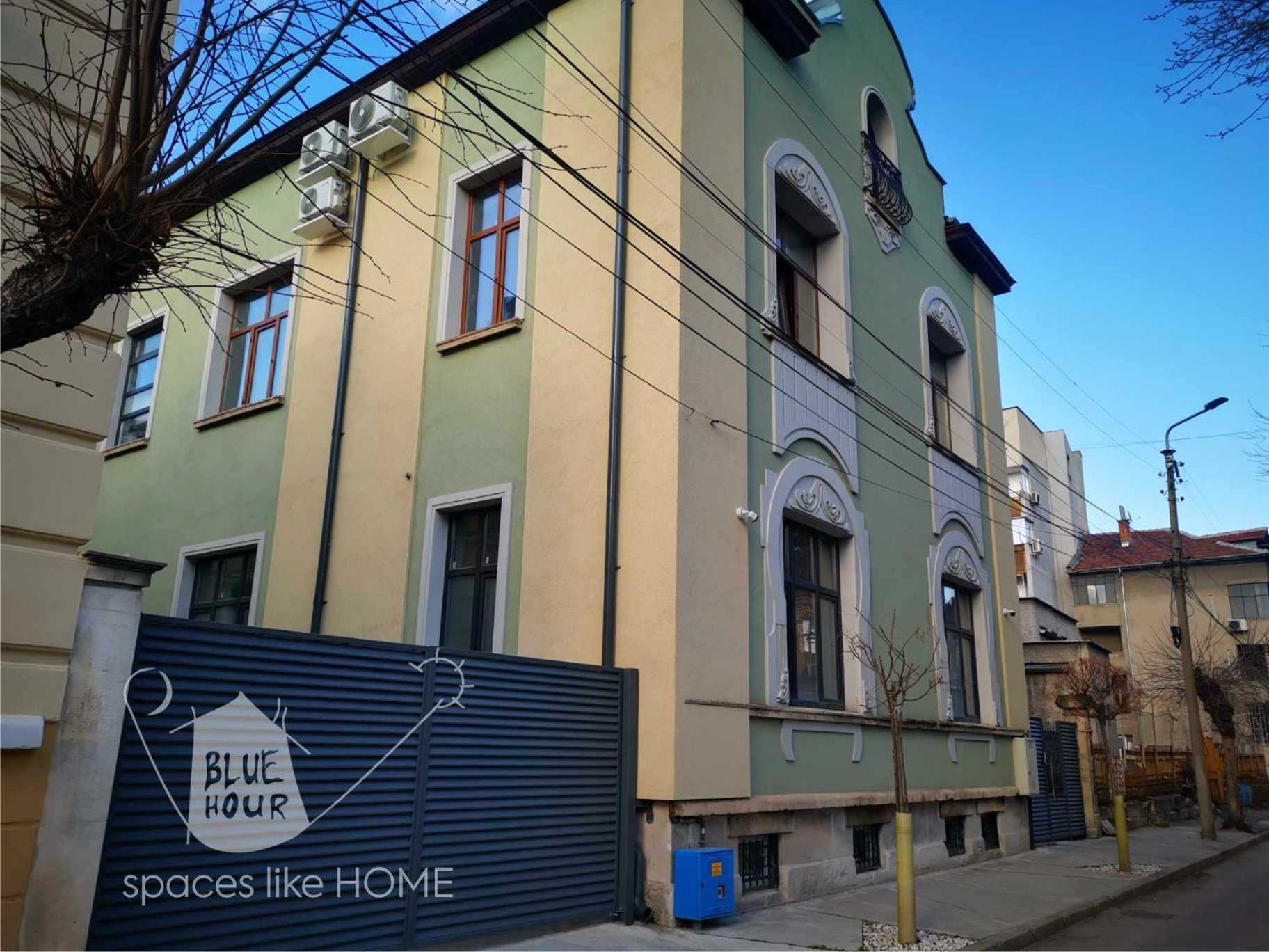 пространства за гости синият час - Little Wing Apartment Ruse